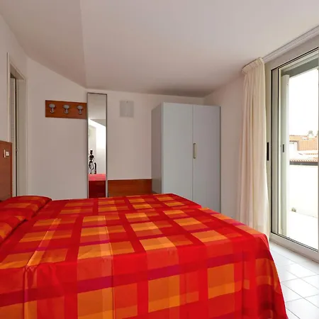 Spacious And Comfy Flat With Balcony アパート