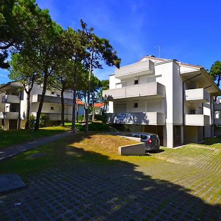 Spacious And Comfy Flat With Balcony アパート