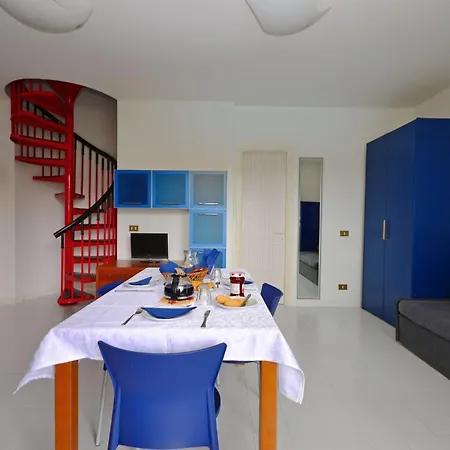 アパート Spacious And Comfy Flat With Balcony *