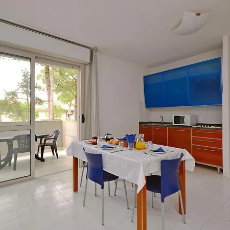 Spacious And Comfy Flat With Balcony アパート